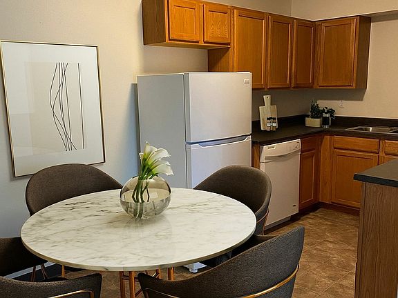 4th image of 3424-3435 Hemlock Pl NE #27249