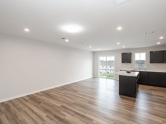 5th image of 404 Deer Meadow Ln