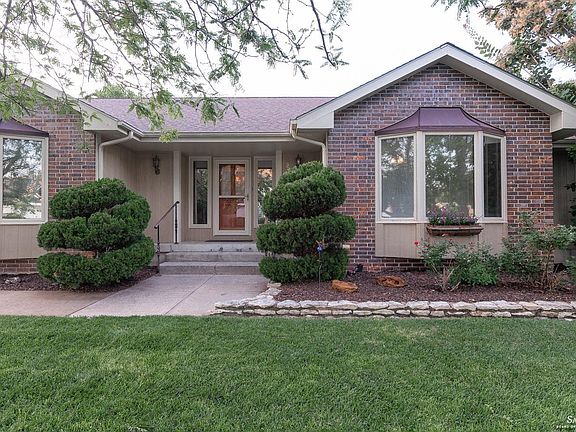 4th image of 2362 Hillside Dr