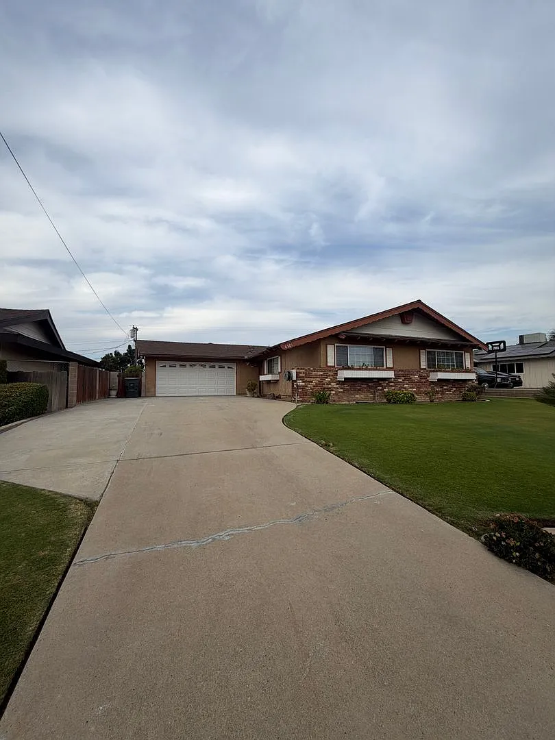Charming House For Rent — Photo 2