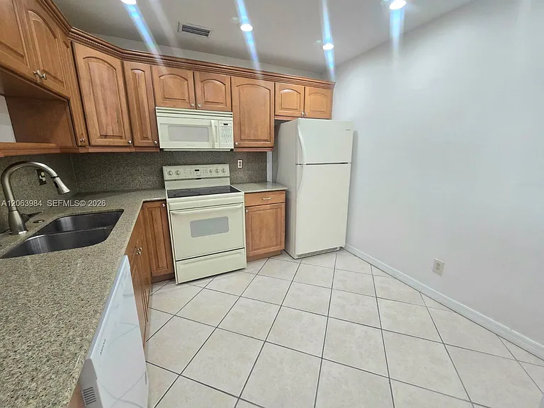 11588 SW 112th Ave — Photo 4