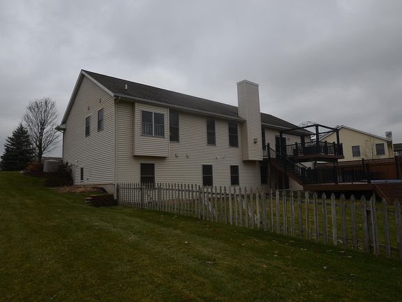 2nd image of 132 Glen Carin Dr NE