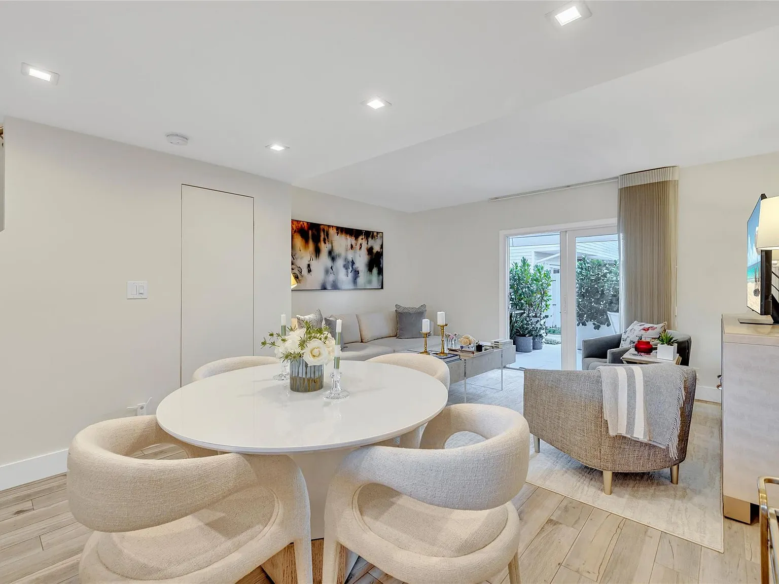2 bed, 1.5 bath, 1056 sqft, $3,300 — Photo 4