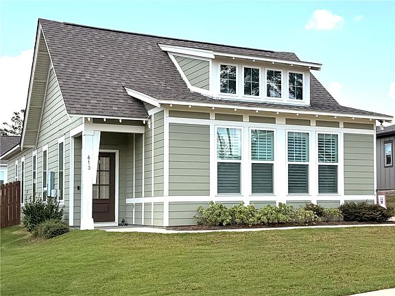 2nd image of 613 Shropshire Dr