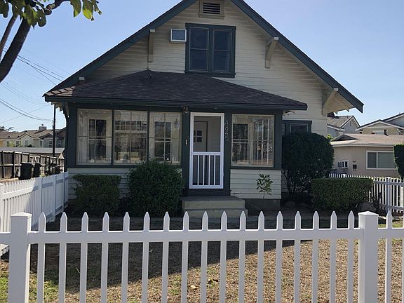 New enclosed pocket fence. Enclosed patio with original wood