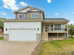 104 Savoy Cir, Rapid City, SD 57701