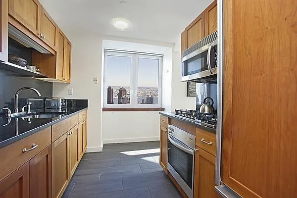Rented by Platinvm Property Group New York | media 8