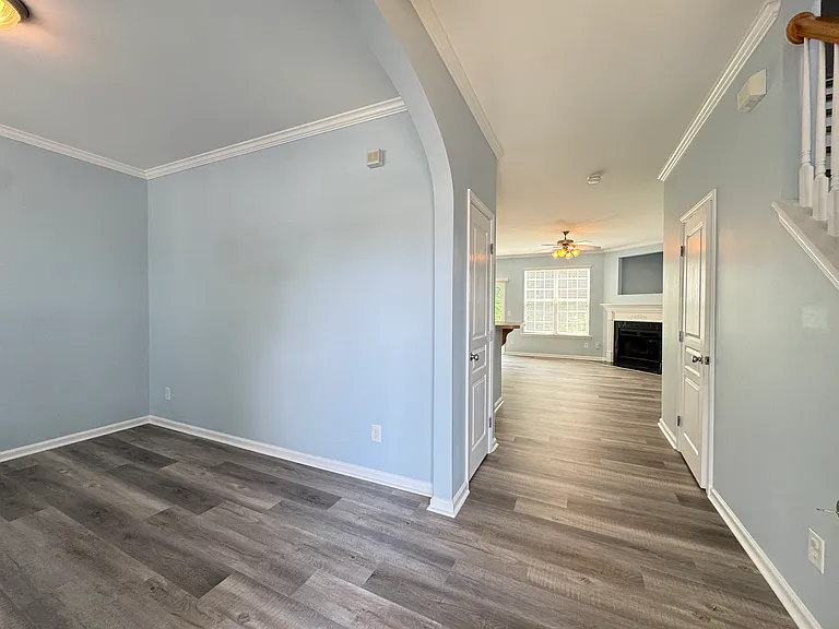 413 Hamlet Park Dr — Photo 4
