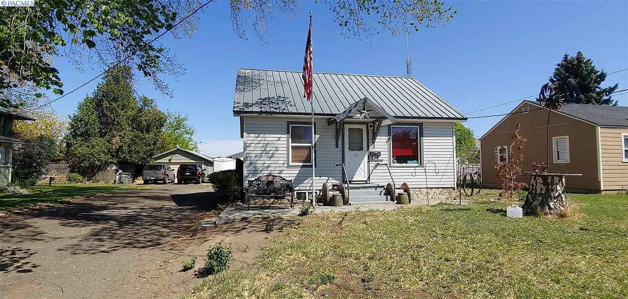 1004 Blaine Ave photo 1