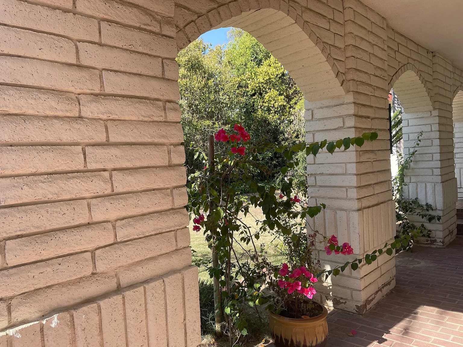 5461 E Bobolink Ln — Photo 2