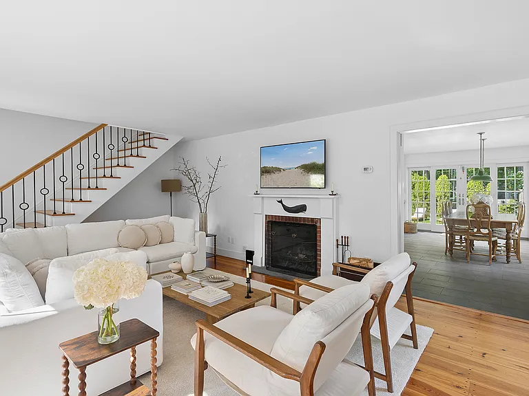 109 Franklin Ave — Photo 10