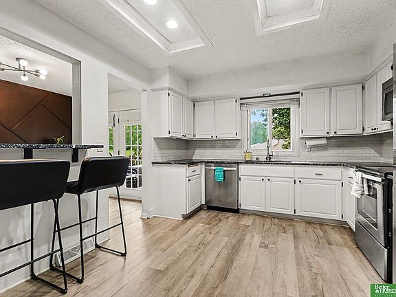 3rd image of 11123 Crown Point Ave