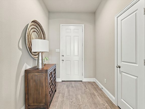 3rd image of 915 Timber Ridge Dr
