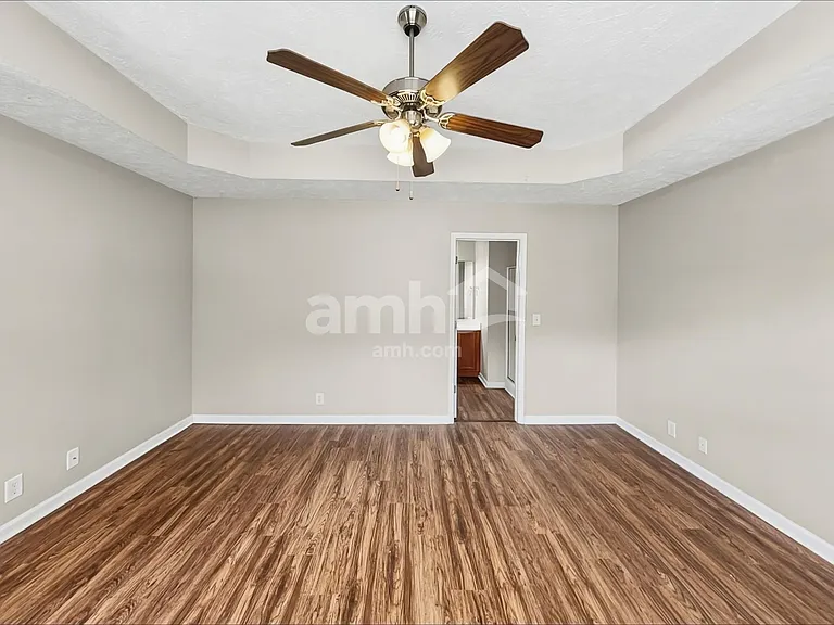 2053 Leefield Dr — Photo 10