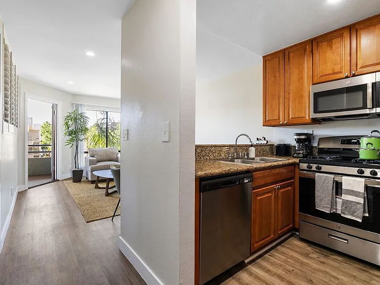 Woodland Trio Apartments — Photo 53