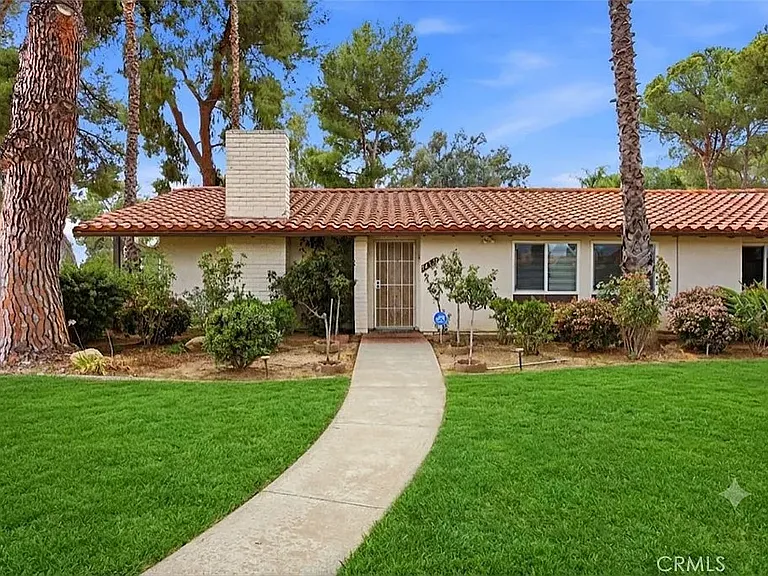 1457 Seven Hills Dr — Photo 3