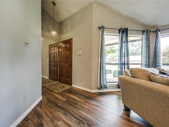 4th image of 2901 Branch Hollow Dr