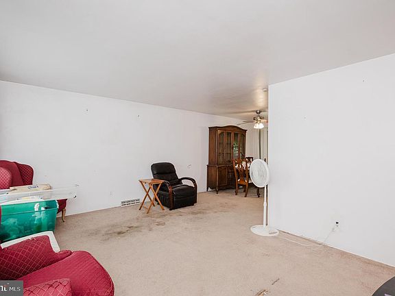 5th image of 2307 Holyoke Rd