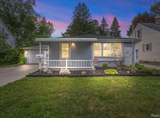 29562 Walnut St, Flat Rock, MI 48134