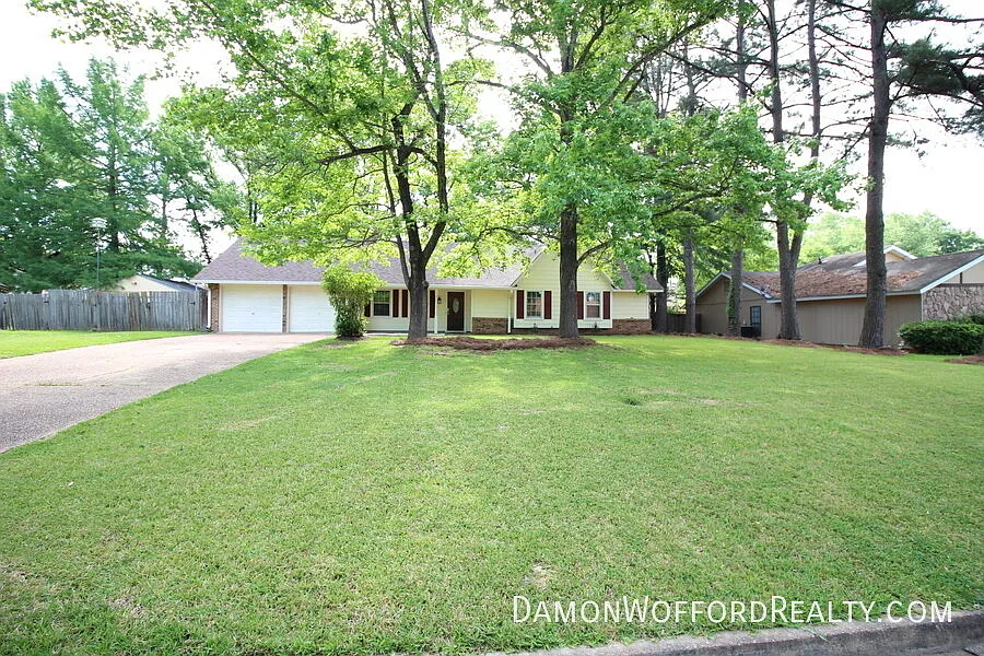 308 Longmeadow Ct — Photo 4