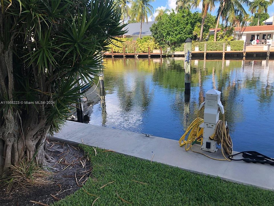 2nd image of 76 Isle Of Venice Dr #4