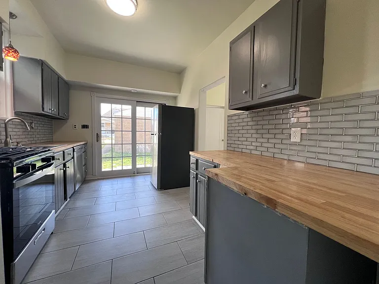 132 Amelia St — Photo 11