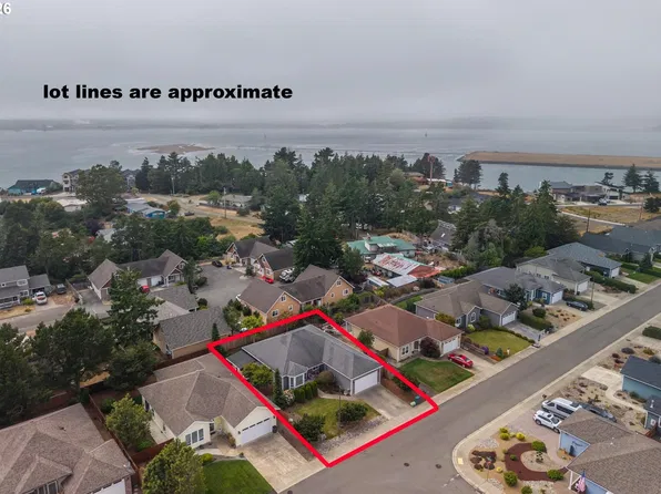 1930 Roosevelt St, North Bend, OR 97459