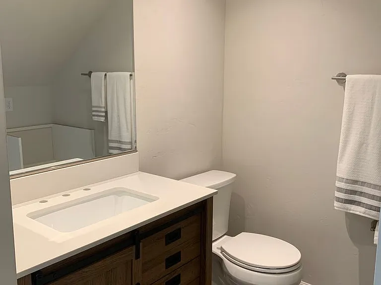 44 SW Roosevelt Ave #C — Photo 6