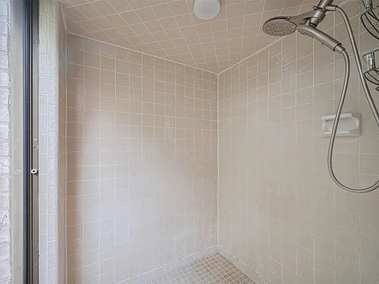 12231 Carriage Hill Dr — Photo 39
