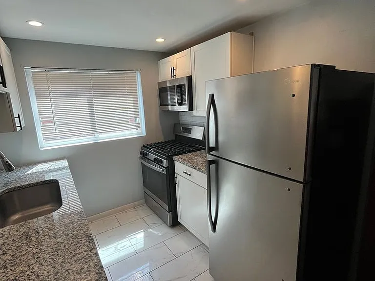 4326 Oakwood Ave — Photo 6