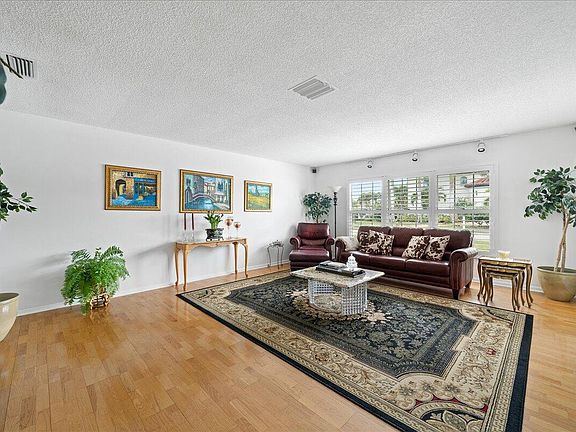 5th image of 716 Malibu Ln