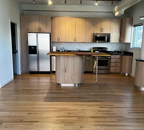 3rd image of 939 W Huron St Unit 309