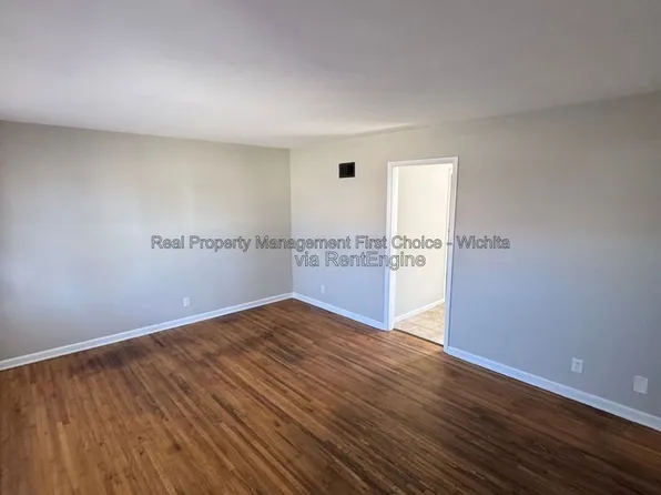 1646 S Mission Rd, Wichita, KS 67207