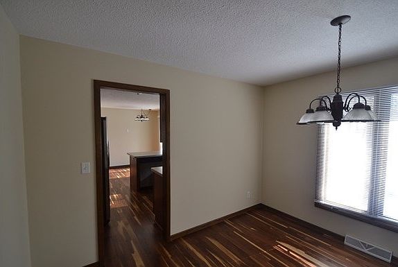 4th image of 2660 Queensland Ln N
