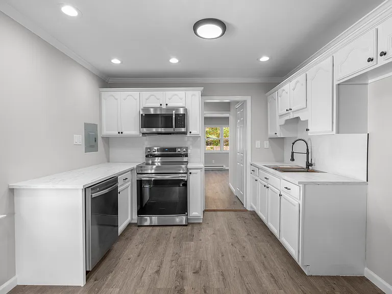 210 Handel Rd — Photo 7