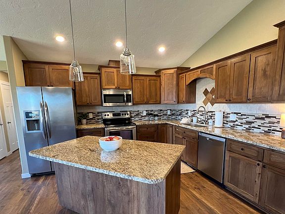 4th image of 1705 Pioneer Dr