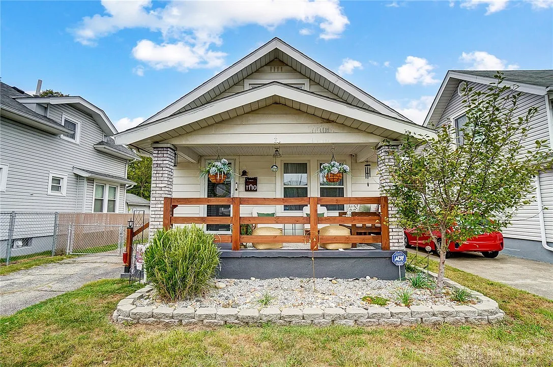 1710 Helen Ave photo 1