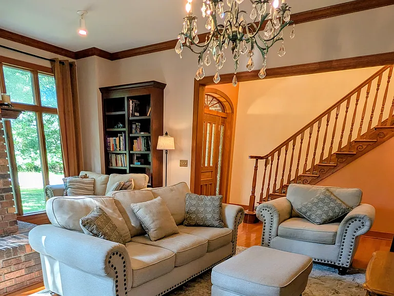 104 Southampton Dr — Photo 4