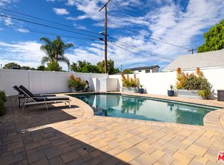 19432 Hartland St, Reseda, CA