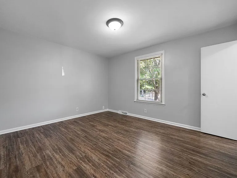 300 Hundred Oaks Dr — Photo 14