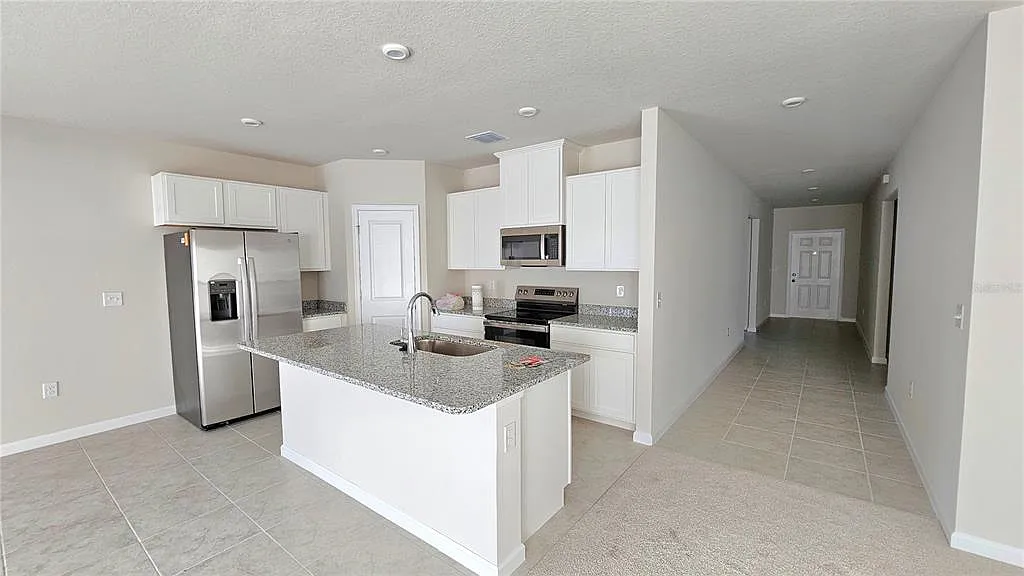4 bed, 2.0 bath, 2000 sqft, $2,200 — Photo 4