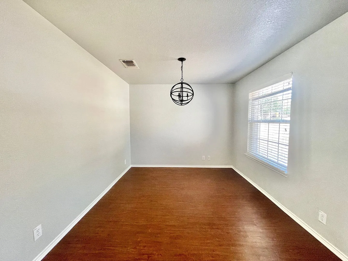 4 Bedroom 2.5 Bath Home! — Photo 2