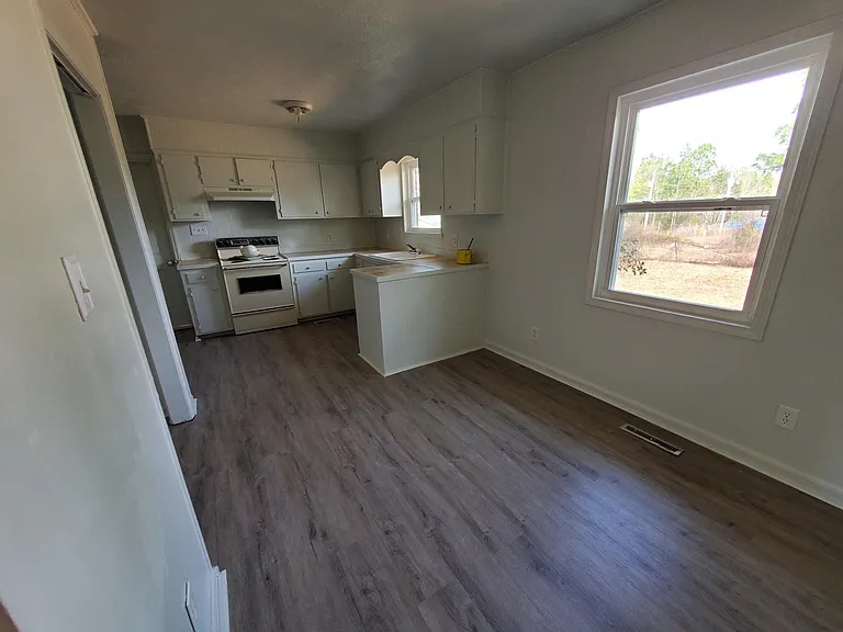 2147 Sassafras Rd — Photo 3