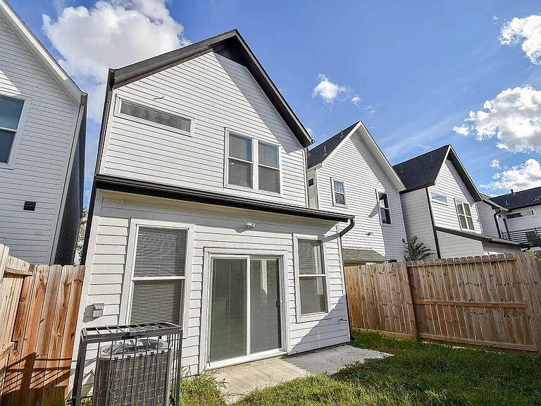 6828 Liverpool St — Photo 31
