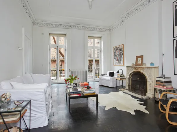 27 West 10th Street image 1 of 12