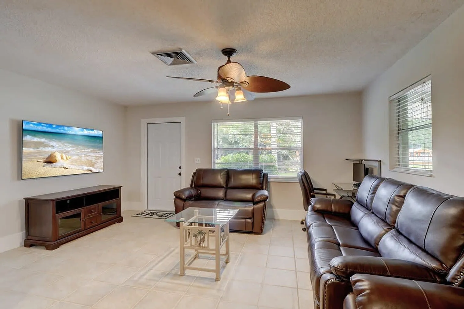2 bed, 1.0 bath, 818 sqft, $3,599 — Photo 4