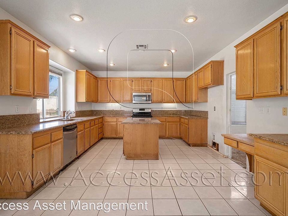 1st image of 2588 Eaglerock Dr