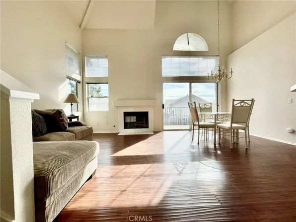 350 Via Capri Unit 201, Corona, CA 92879