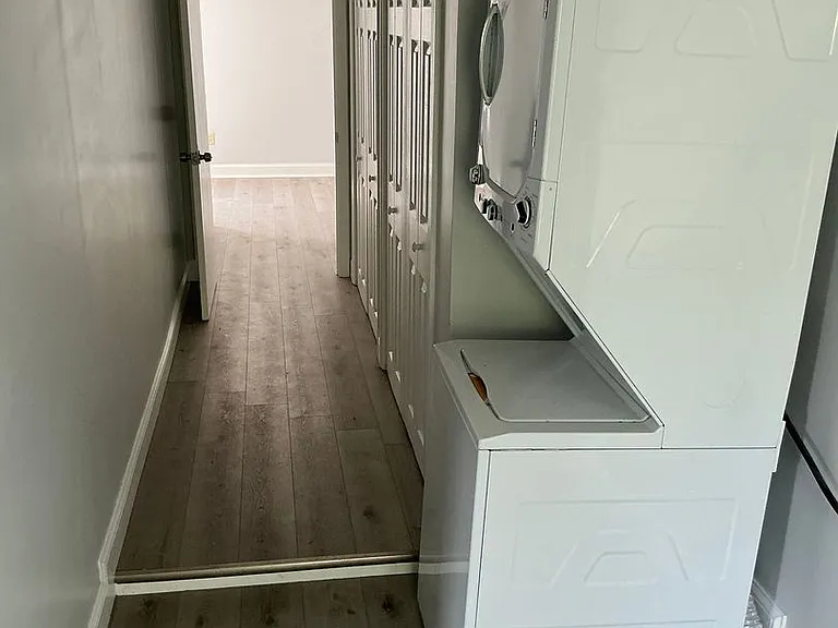 558 Riverside Dr — Photo 13