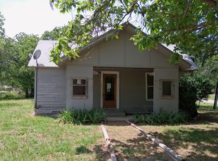 200 Lee St, Wolfe City, TX 75496
